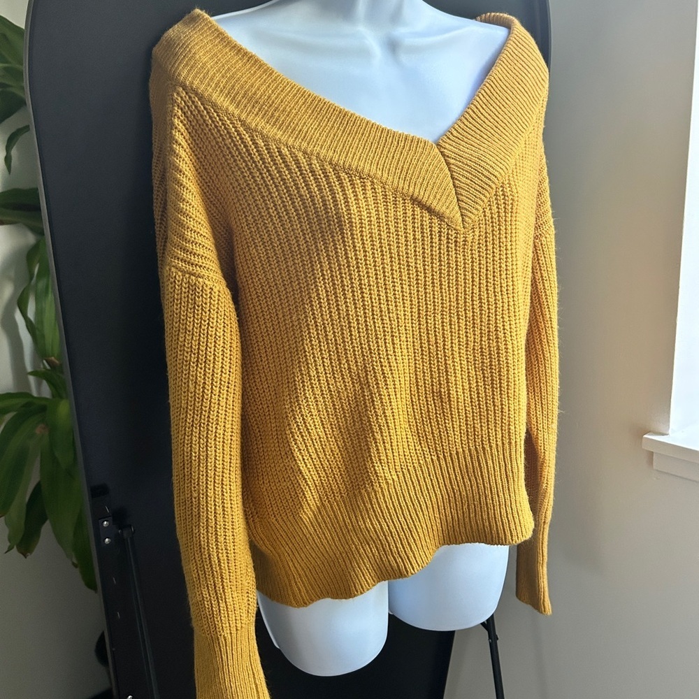 ✨3 for $18✨ Yellow V-Neck Women's Sweater - Picture 2 of 5